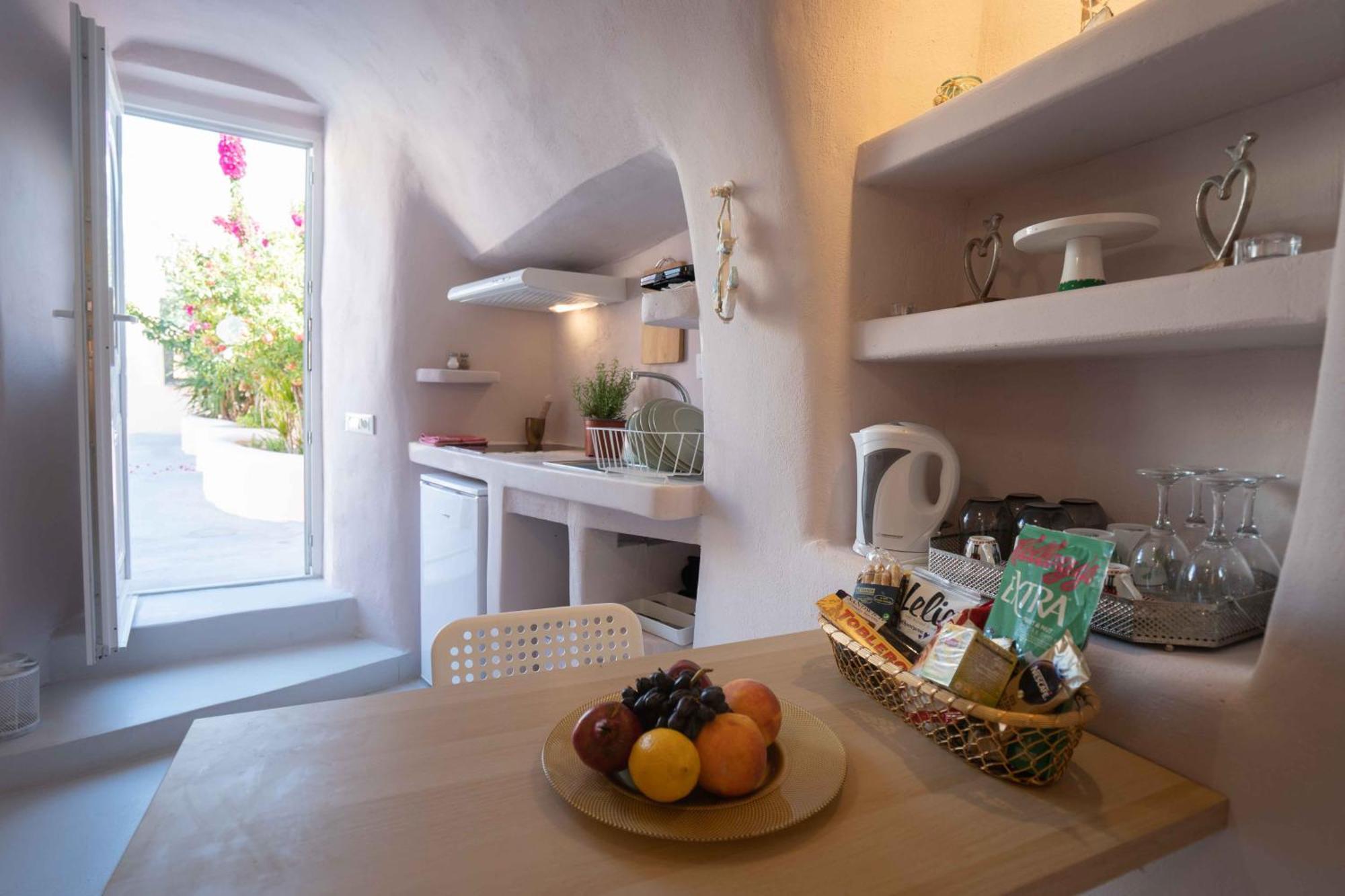 Bird Nest-Santorini Cave Houses Тира Экстерьер фото